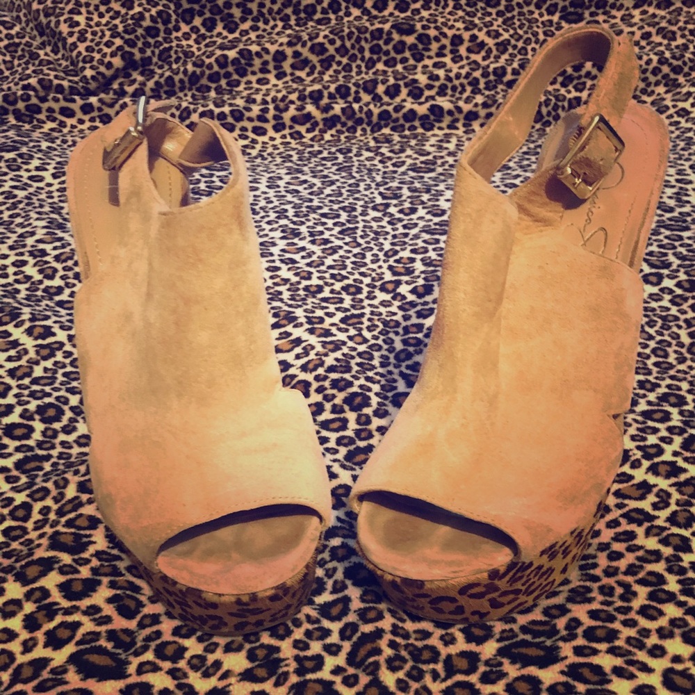 Reposhing Jessica Simpson platform wedge